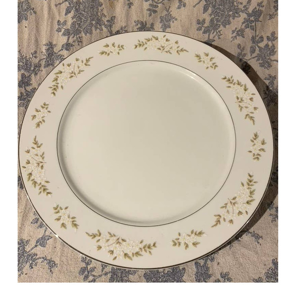 Royal M by Mita Dinner Plate Japan Virginia Miss - Picture 1 of 5